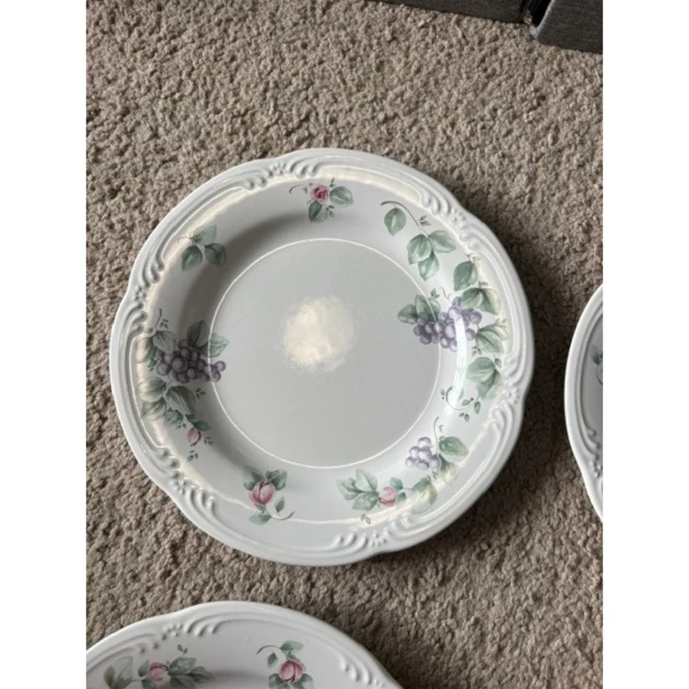 Set of 4 Pfaltzgraff Grapevine Dinner Plates 10 1/2
